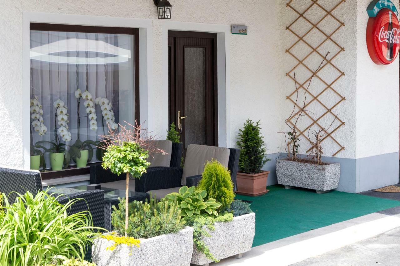Guesthouse & Apartments Pri Stani Zerovnica Екстериор снимка
